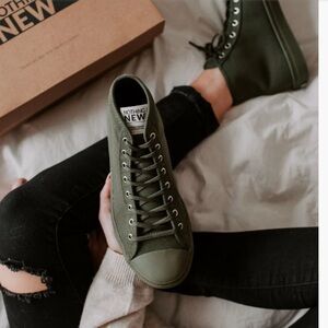 Nothing New sneakers barely worn